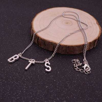 Collar con nombre de Bts
